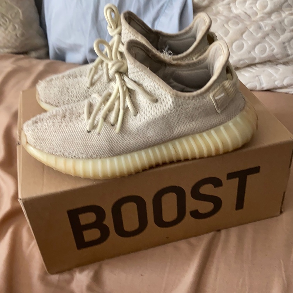 Size 4 yeezy boost 350 butters Worn several times